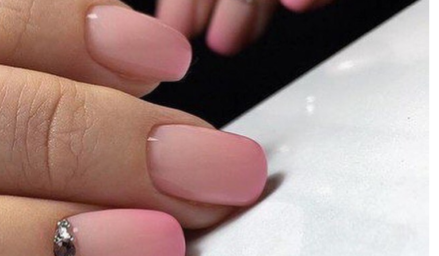 Фото как делать градиент на ногтях профессионально, выполнено ученицей школы маникюра и наращивания ногтей Оксаны Демченко